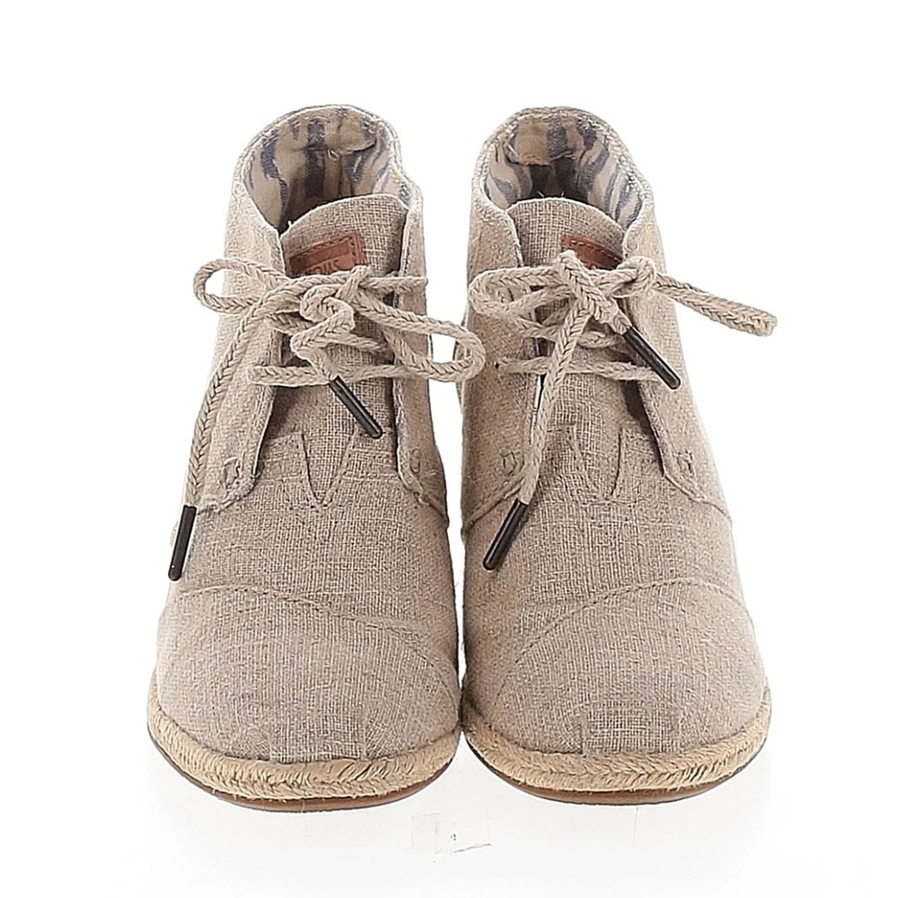 Toms Women's Lace Up Boots in Tan